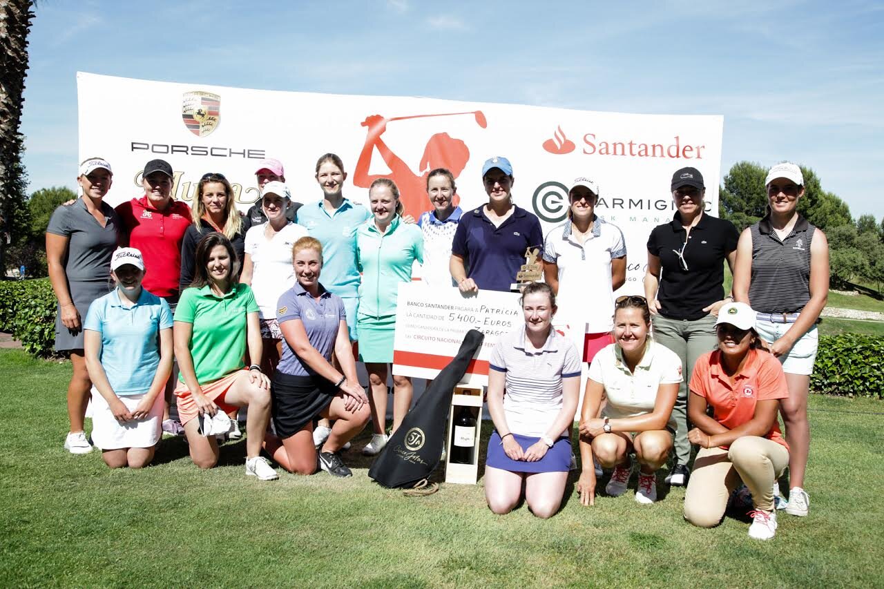 Patricia Sanz y las jugadoras del Santander Tour de La Peñaza. © Mariano Herranz