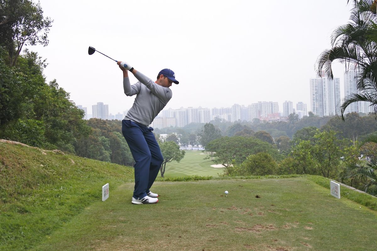 Sergio García en el hoyo 3 durante la tercera jornada del Hong Kong Open. © Golffile | Thos Caffrey