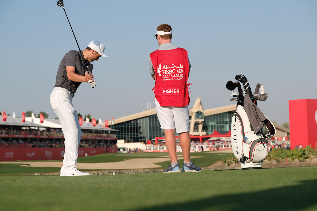 Ross Fisher hoy sábado en el hoyo 18 del Abu Dhabi Golf Club. © Golffile | Fran Caffrey