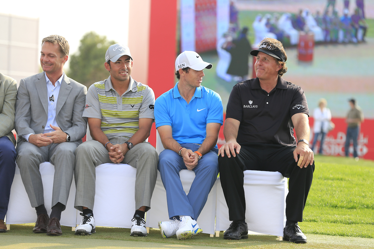 Pablo Larrazábal, junto a Rory McIlroy y Phil Mickelson, tras ganar el Abu Dhabi HSBC Championship 2014. © Golffile | Eoin Clarke 