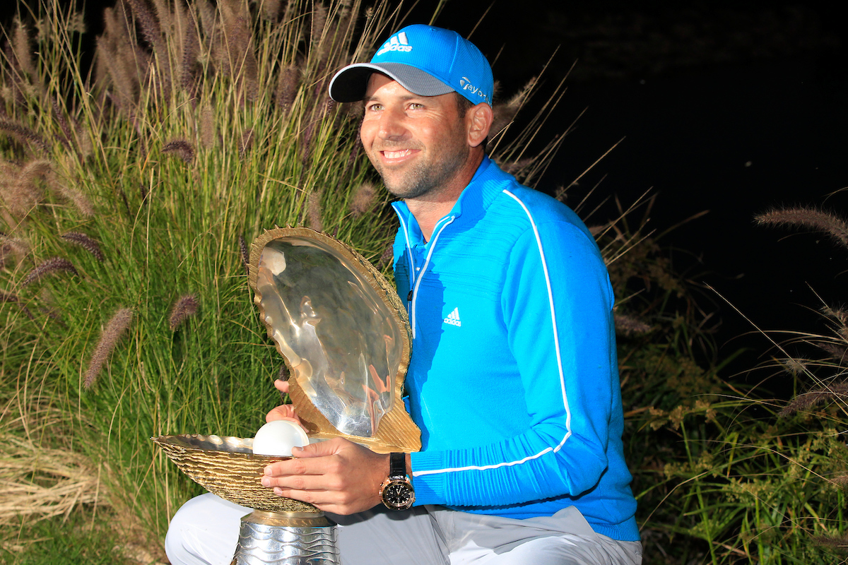 Sergio García, con el trofeo de ganador del Qatar Masters 2014. © Golffile | Eoin Clarke