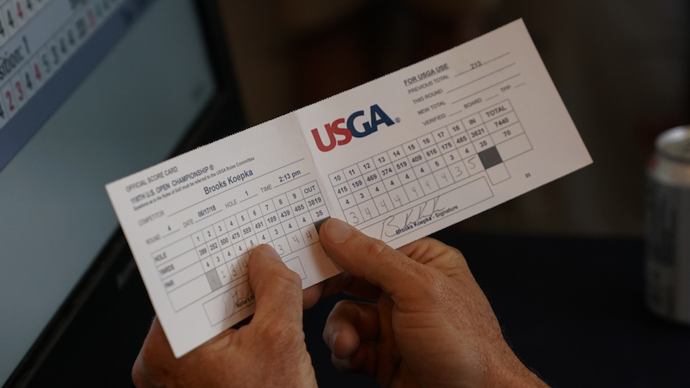 La tarjeta del campeón. Copyright USGA/Darren Carroll