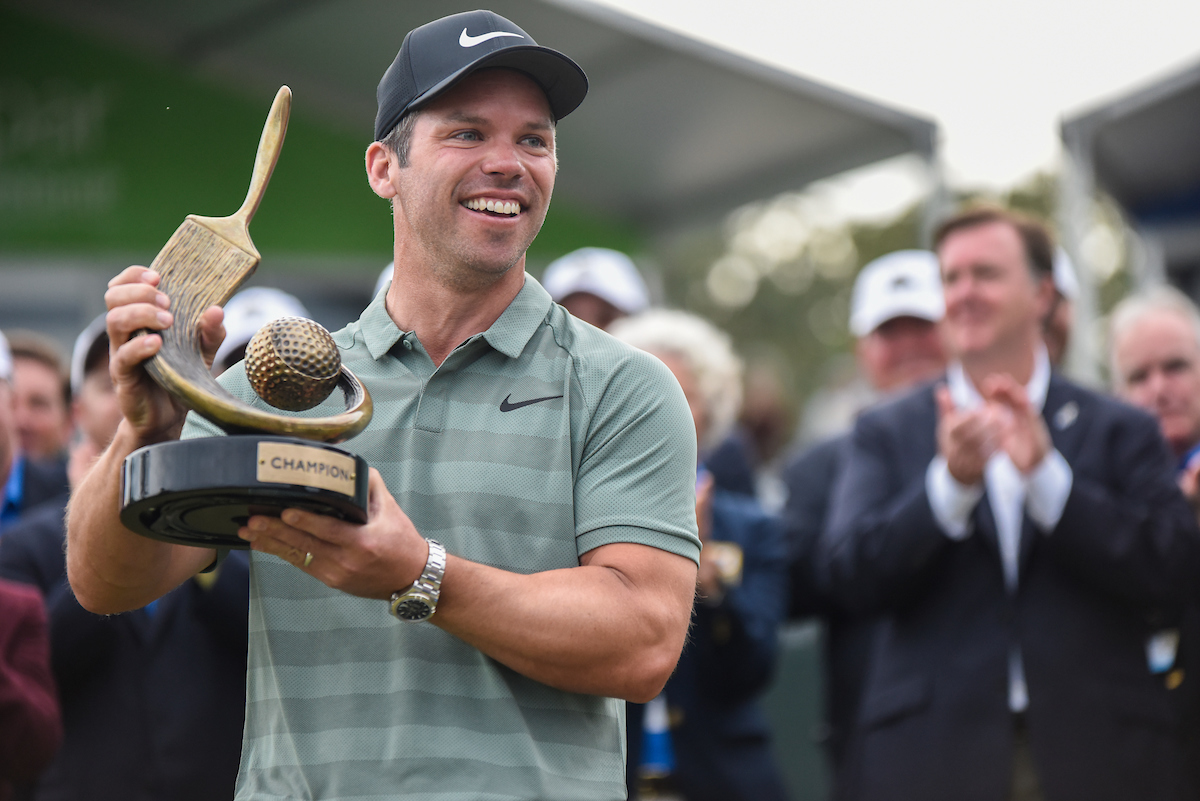 Paul Casey con el trofeo de ganador del Valspar Championship 2018. © Golffile | Dalton Hamm