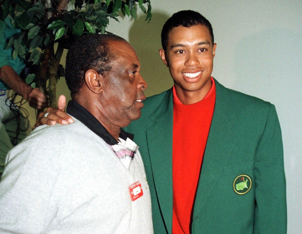 Elder y Tiger Woods.