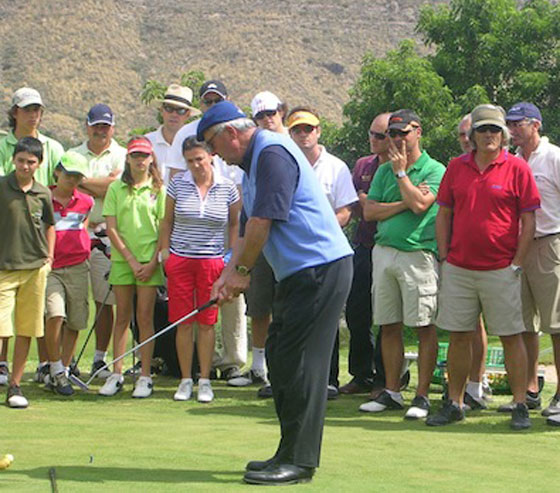 Jesús Arruti, durante un clínic de golf en La Envía.