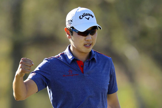 Sang Moon Bae celebra el putt ganador contra John Senden ayer en Tucson.