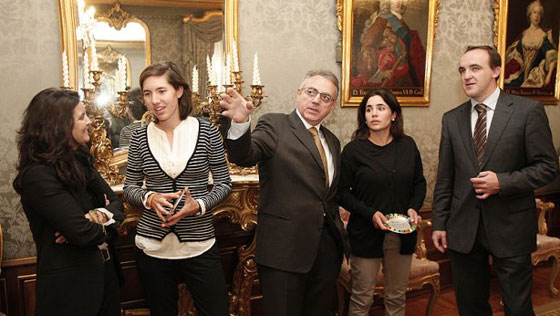 Carlota Ciganda y María Hernández reciben el merecido tributo del gobierno navarro.