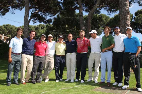 Rafa Cabrera Bello posa junto a una buena parte de la Armada en la previa del Madrid Masters.