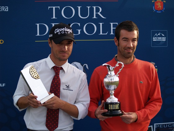 Javier Colomo y Eduardo de la Rival posan como ganadores de la Final del Peugeot y del Circuito, respectivamente.