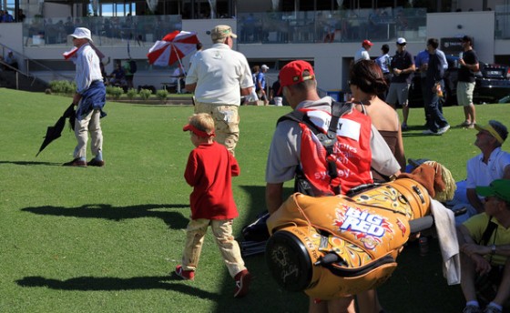 John Daly abandona el recorrido The Lakes, en Sidney, después de jugar diez hoyos.