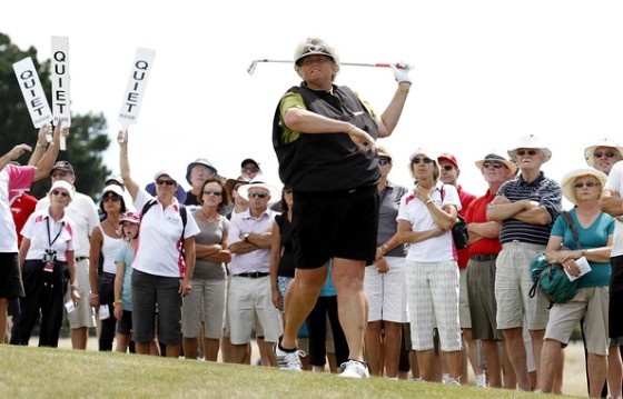 Laura Davies ha entusiasmado al público de Nueva Zelanda durante su última vuelta.