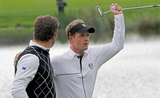 Luke Donald celebra la victoria junto a Lee Westwood en la pasada Ryder Cup.