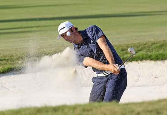 Dustin Johnson partirá el domingo como líder del WGC Cadillac con dos golpes de ventaja.