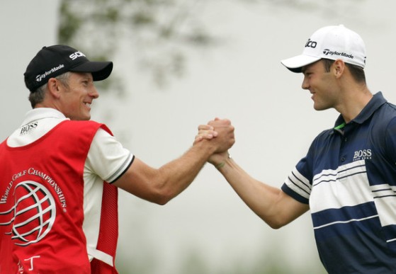 Martin Kaymer celebra la victoria en China con su caddie... el hermano de Luke Donald (Christian).