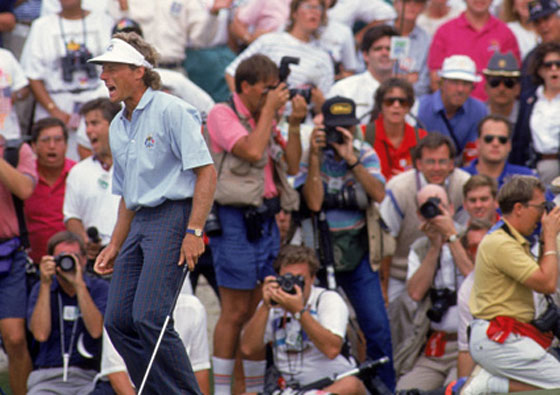Langer se lamenta tras errar el putt en el hoyo 18 de la Ryder de 1991.