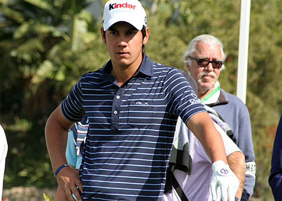 Matteo Manassero, con gesto concentrado en el tee del 1 de Aloha.