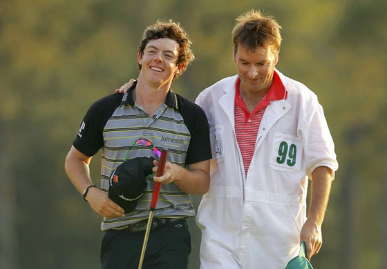 El público de Augusta y su caddie, J.P. Fitzgerald, consiguieron finalmente sacar una sonrisa a McIlroy en la llegada al hoyo 18...
