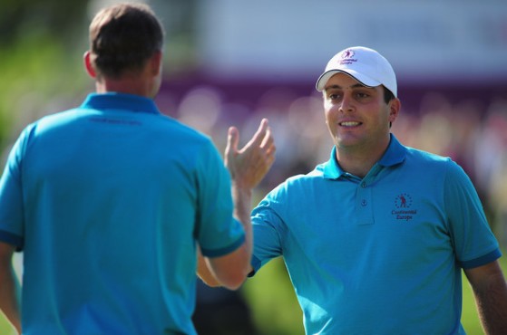 Francesco Molinari y Anders Hansen celebran el único punto sumado por el equipo de Europa continental.
