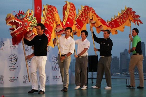 Francesco Molinari, Adam Scott, Rory McIlroy, Lee Westwood y Keegan Bradley, durante la ceremonia de inauguración del WGC HSBC.