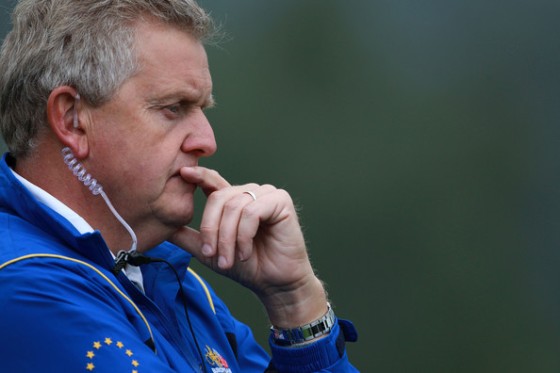 Colin Montgomerie se muestra pensativo durante la ronda de prácticas de hoy.