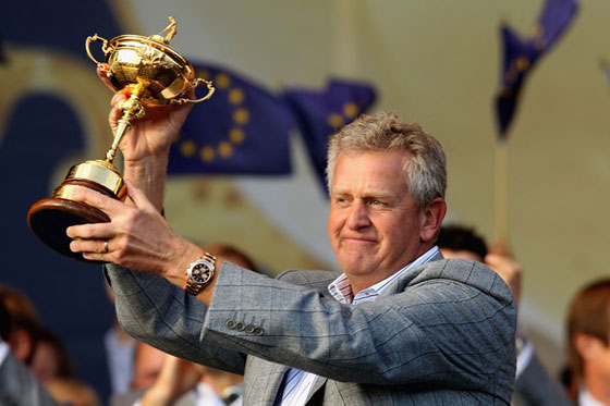 Montgomerie ha llegado a Escocia con el trofeo de la Ryder Cup bajo el brazo.