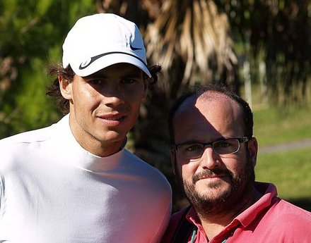 Rafa Nadal y quien escribe, en la calle del hoyo 9 del Club del Mediterráneo.