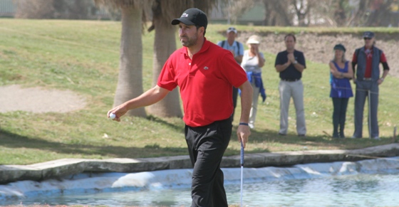 Chema Olazábal llega al green del 7, donde firmó un gran birdie.