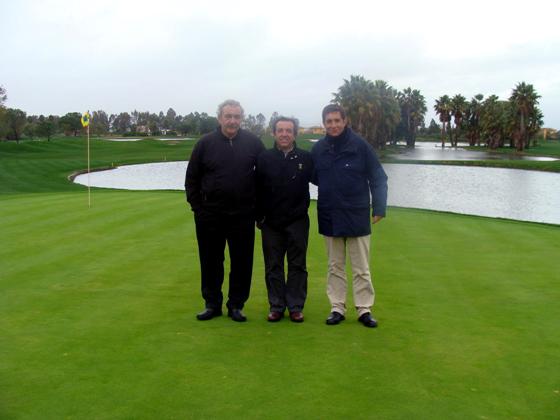 Richard Stilwell, Partick Allende y Miguel Vidaor, en su última revisión al Real de Sevilla.
