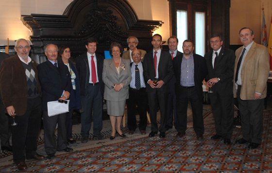 Presentación del Peugeot Tour en el Ayuntamiento de Valencia con la alcaldesa Rita Baerberá al frente.
