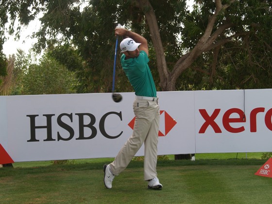 Álvaro Quirós pega un golpe de salida durante el Pro-Am de hoy.