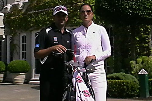 Manuel Quirós y Laura Cabanillas posan para Ten-Golf delante de la casa club de Wentworth.