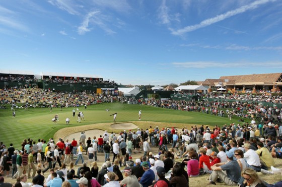 Vista del hoyo 18 del TPC Scottsdale durante la tercera jornada del Phoenix Open.