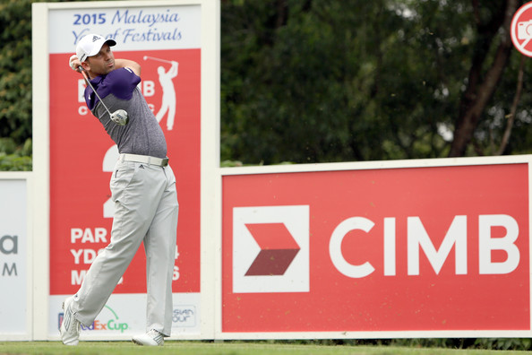 Sergio García pega un golpe de salida en la segunda ronda del CIMB Classic 2014 del PGA Tour.