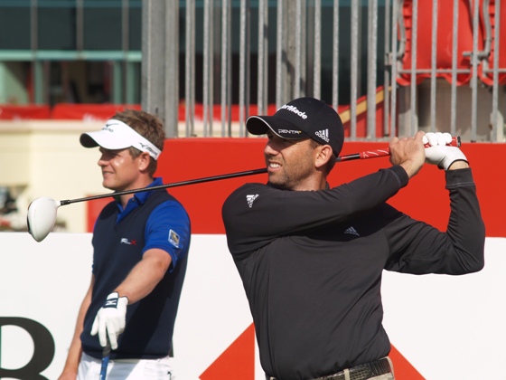 Sergio García y Luke Donald, hoy durante la vuelta de prácticas en Abu Dhabi.