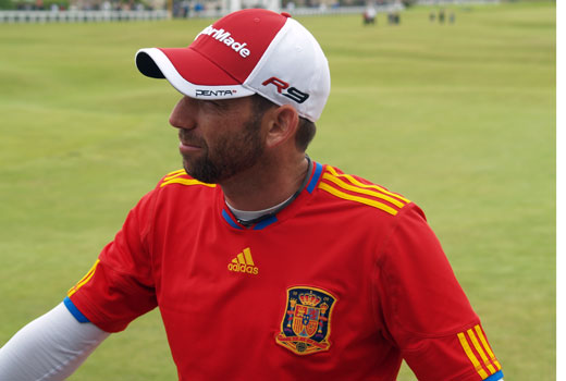 Sergio García se ha puesto 'La Roja' nada más terminar su vuelta de prácticas y antes de atender a la BBC.