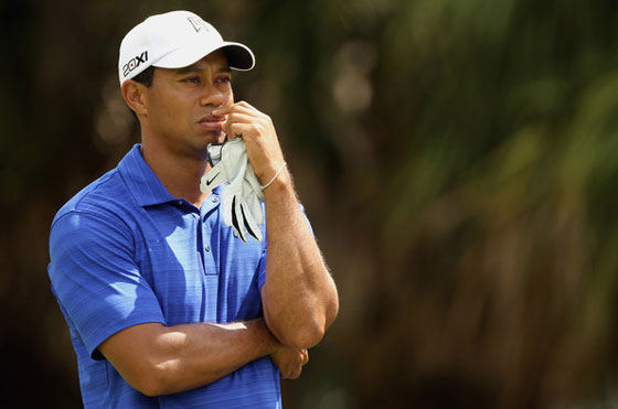 Tiger Woods, pensativo ayer durante su segunda vuelta en Doral.