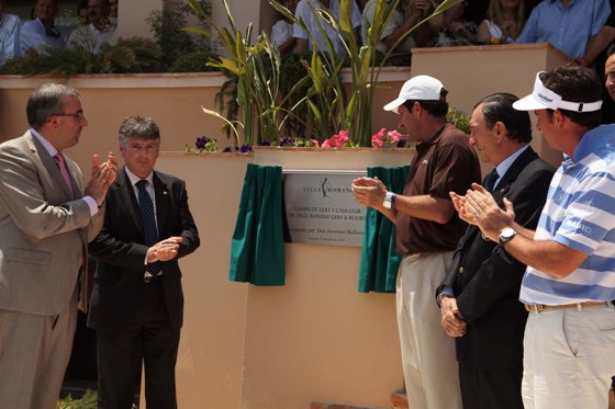 Olazábal, en nombre de Seve, descubrió esta placa para inaugurar de manera oficial Valle Romano.