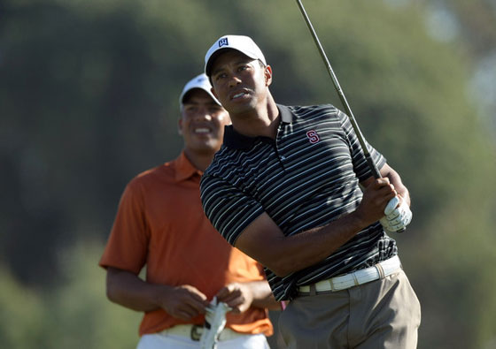 Tiger Woods y Jhonattan Vegas jugaron junto durante la tercera ronda del Farmers.