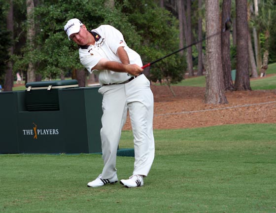 Boo Weekley, ayer en el tee del hoyo 6... allá por donde vaya se oye el mítico