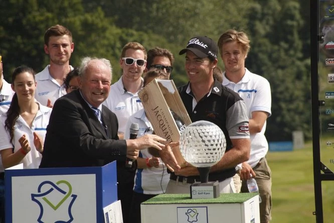 Julien Guerrier posa como campeón del Hauts of France Golf Open. © Challenge Tour
