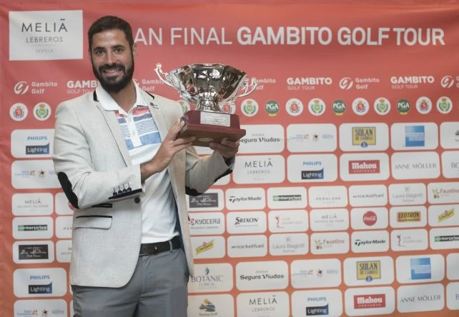 Santiago Tarrío, ganador de la Gran Final del Gambito Golf Tour 2017. © Aníbal González