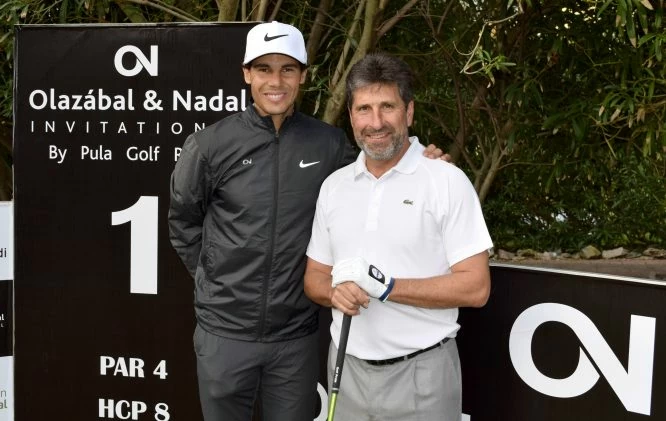 Rafael Nadal y José María Olazábal durante la primera jornada en Pula Golf. © Luis Corralo