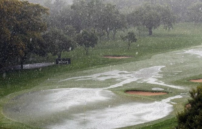 Incesante lluvia en el Randpark Golf Club hoy domingo. © Twitter European Tour