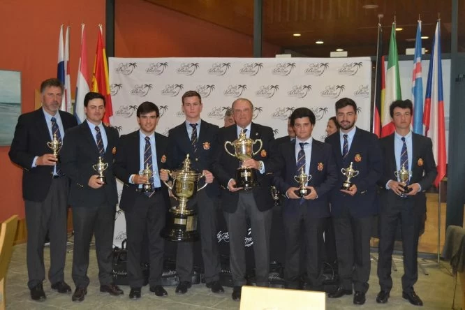 Ceremonia de entrega de trofeos del Match Octagonal de Costa Ballena el año pasado. © Adolfo Juan Luna