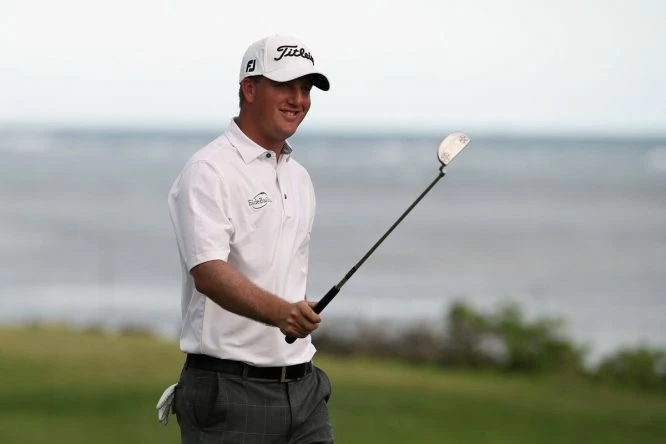 Tom Hoge lidera por primera vez un torneo del PGA Tour a falta de 18 hoyos.