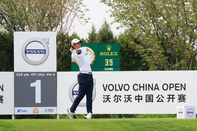 Adrián Otaegui en la ronda final del Volvo China Open. © Golffile | Phil Inglis
