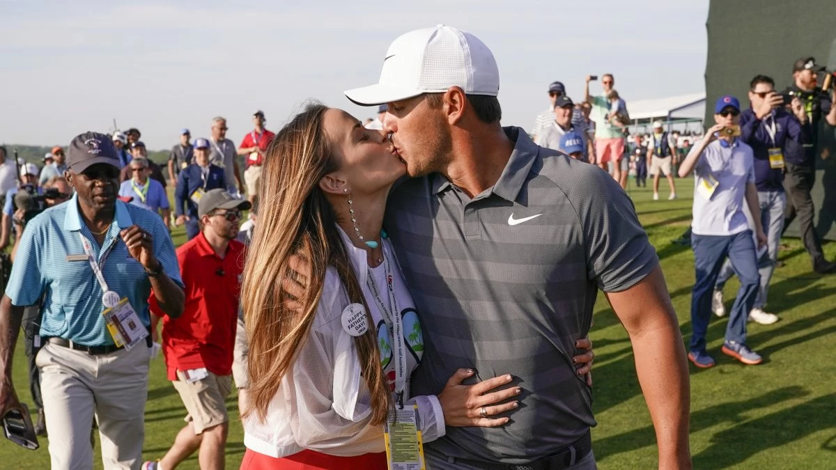 Koepka y su novia © USGA | Darren Carroll