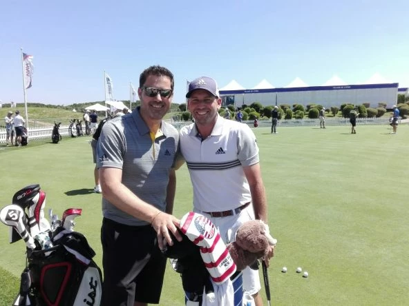 Sergio García y su hermano Víctor hoy en el Golf National. © Tengolf
