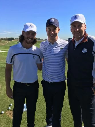 Eduard Rousaud con Ian Poulter y Tommy Fleetwood.