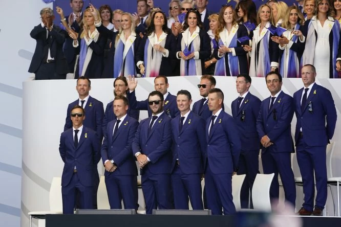 El equipo europeo, en la ceremonia de inauguración de la Ryder Cup 2018. © Golffile | Fran Caffrey